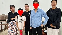 嵊州市亿利领带服饰有限公司爱心帮扶-许宅小学蔡同学获助